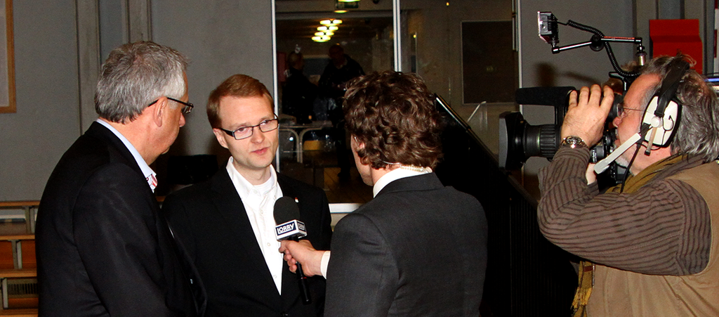 Kenneth Jensen bliver interviewet af Lokalavisen til deres Web-TV. Foto: Preben Gøttsche.